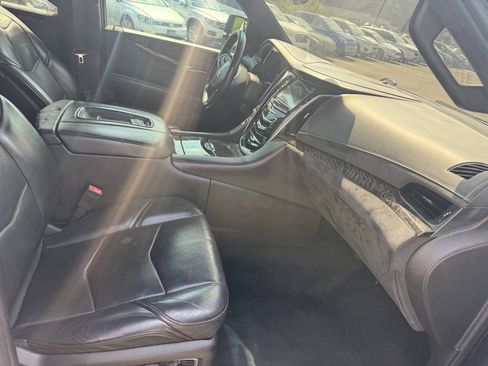 Used 2016 Cadillac Escalade ESV Platinum AWD/4WD image 13