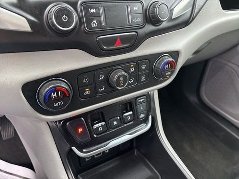 Used 2020 GMC Terrain SLT image 24