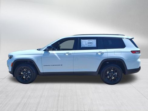 New 2025 Jeep Grand Cherokee L Altitude image 5