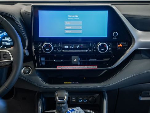 New 2026 Toyota Highlander Platinum image 22