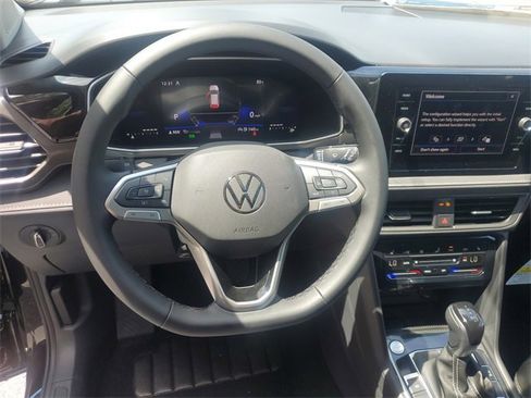 New 2025 Volkswagen Taos SE image 17