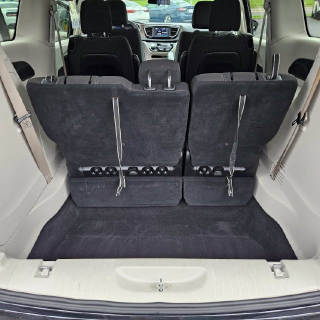 Used 2022 Chrysler Voyager LX FWD image 37