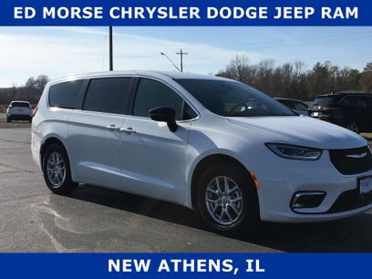 New 2026 Chrysler Pacifica Select