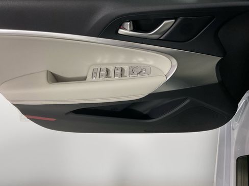 Used 2025 Genesis G70 2.5T image 11