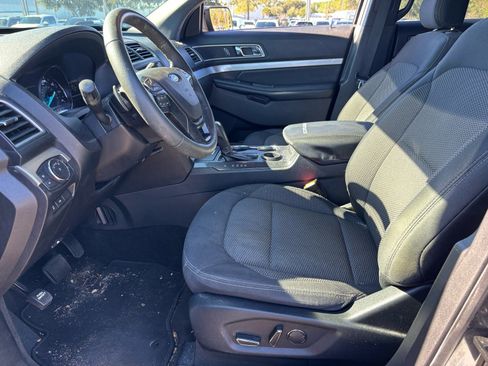 Used 2017 Ford Explorer XLT w/ Equipment Group 201A image 9