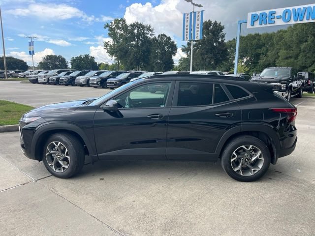 Used 2025 Chevrolet Trax LT w/ Driver Confidence Package FWD image 3