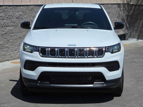 Used 2025 Jeep Compass Sport AWD/4WD image 4