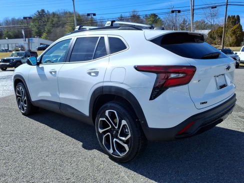 Used 2025 Chevrolet Trax RS w/ Driver Confidence Package image 4