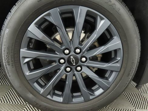 Used 2023 Chevrolet Traverse RS w/ LPO, Roadside Safety Package image 34