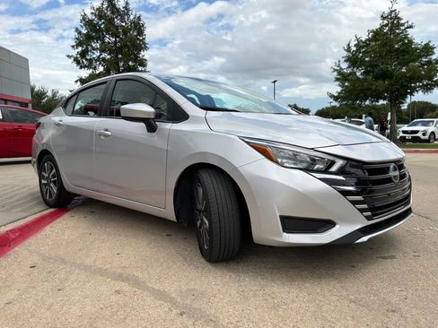 Used 2025 Nissan Versa SV FWD image 4