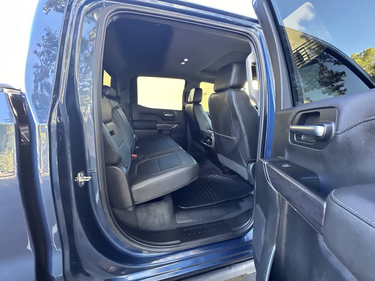 Used 2019 Chevrolet Silverado 1500 LTZ w/ LTZ Premium Package AWD/4WD image 14