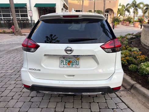 Used 2018 Nissan Rogue S FWD image 7