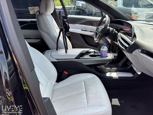 Used 2024 Cadillac Lyriq Luxury AWD/4WD image 10