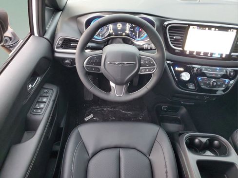 New 2026 Chrysler Voyager LX image 11