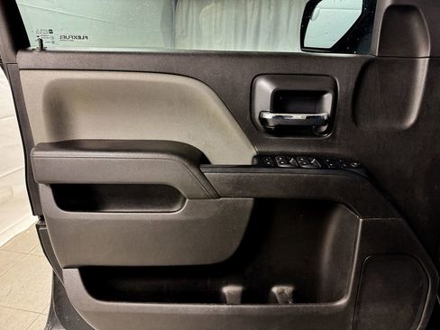 Used 2018 Chevrolet Silverado 1500 Custom w/ Custom Value Package image 11