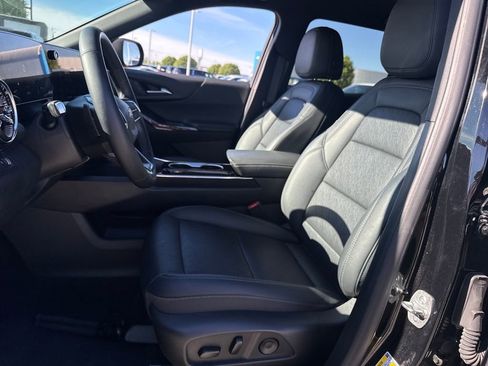 Used 2025 Chevrolet Equinox LT w/ Convenience Package II image 13