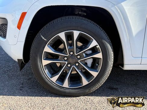 New 2025 Jeep Grand Cherokee Overland w/ Adv Protech Group III AWD/4WD image 10
