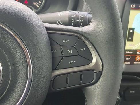 Certified 2022 Jeep Renegade Latitude AWD/4WD image 28