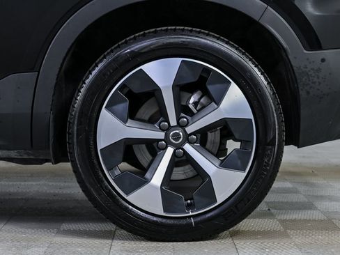 Certified 2025 Volvo XC40 B5 Plus image 39