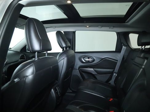 Used 2019 Jeep Cherokee Limited image 15