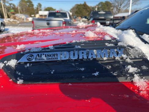 Used 2024 Chevrolet Silverado 2500 Custom w/ Custom Value Package image 9