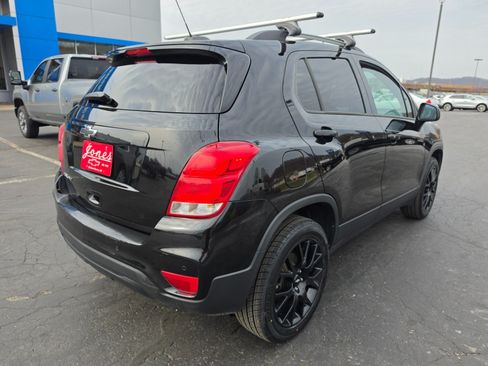 Used 2021 Chevrolet Trax LT w/ Premium Seat Package AWD/4WD image 5