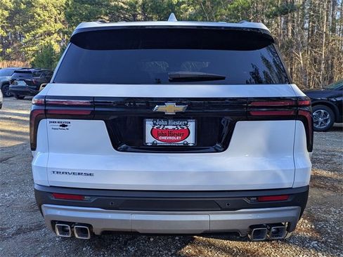 New 2026 Chevrolet Traverse LT image 3
