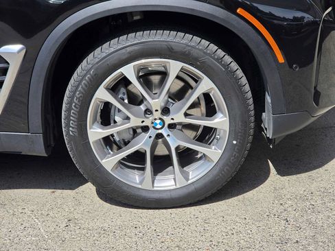 Used 2024 BMW X5 xDrive40i w/ Premium Package AWD/4WD image 9