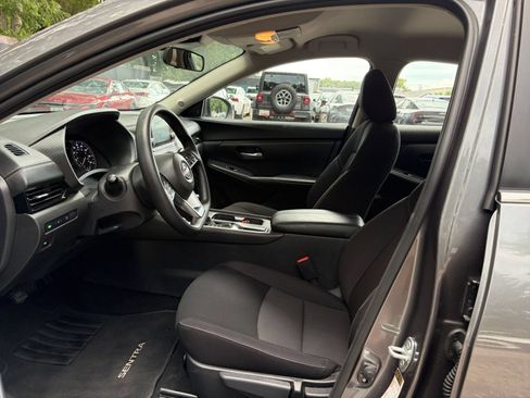 Used 2025 Nissan Sentra SV FWD image 24