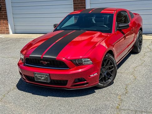 Used 2013 Ford Mustang Coupe RWD image 6