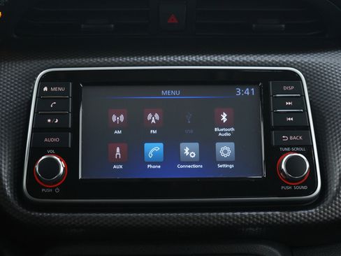 Used 2018 Nissan Kicks S image 17