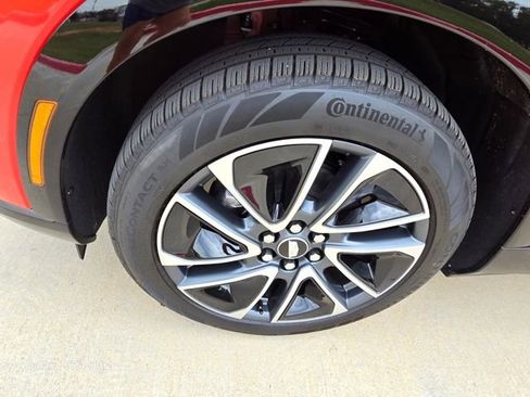 New 2025 Cadillac Optiq Sport 1 w/ LPO, Floor Liner Package AWD/4WD image 9