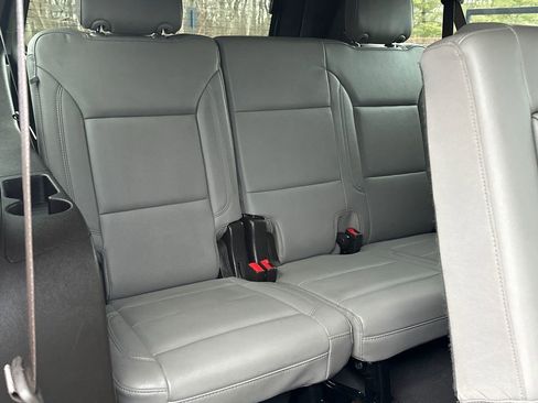 Used 2023 Chevrolet Suburban LT image 11