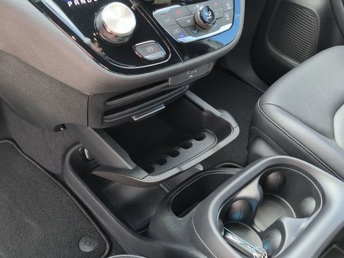 New 2026 Chrysler Pacifica Select image 6