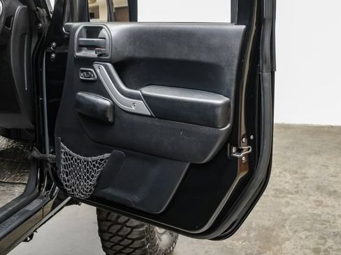 Used 2015 Jeep Wrangler Rubicon w/ Power Convenience Group AWD/4WD image 40