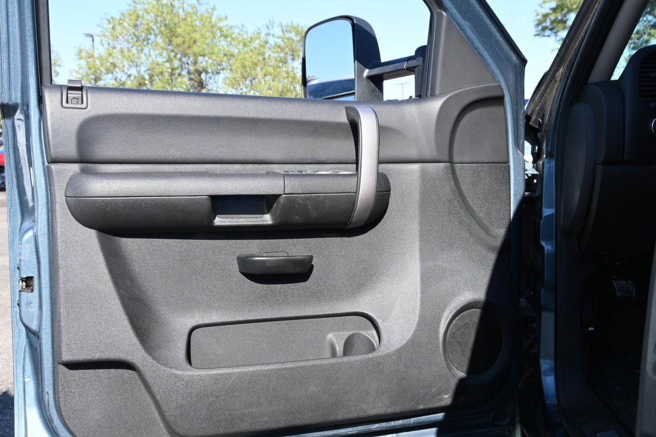 Used 2009 Chevrolet Silverado 1500 LT w/ Texas Edition RWD image 17