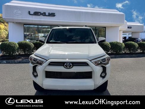 Used 2024 Toyota 4Runner SR5 Premium w/ Moonroof Package AWD/4WD image 8