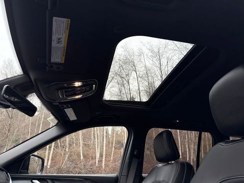 New 2025 Jeep Grand Cherokee Altitude image 27