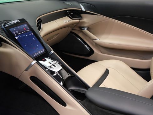 Used 2024 Ferrari Roma Spider image 25