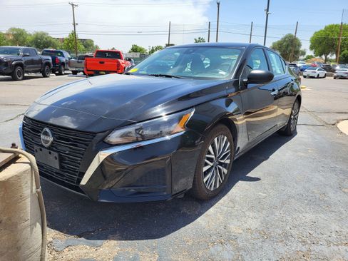 Used 2024 Nissan Altima 2.5 SV FWD image 12