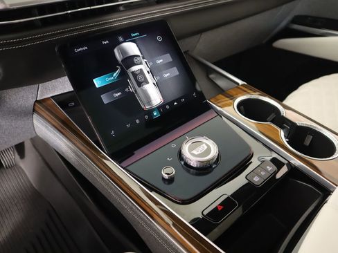 Used 2025 Cadillac Escalade Sport Platinum image 9