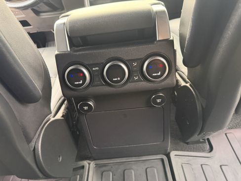 Used 2020 Land Rover Discovery Landmark AWD/4WD image 13