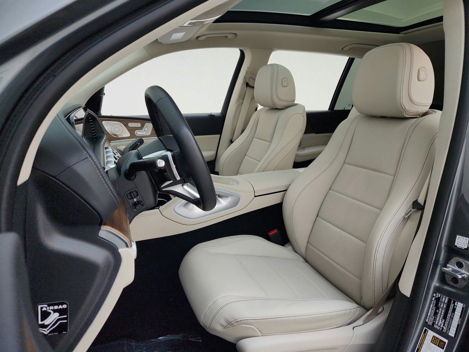 Used 2025 Mercedes-Benz GLS 450 4MATIC w/ AMG Line Exterior image 17