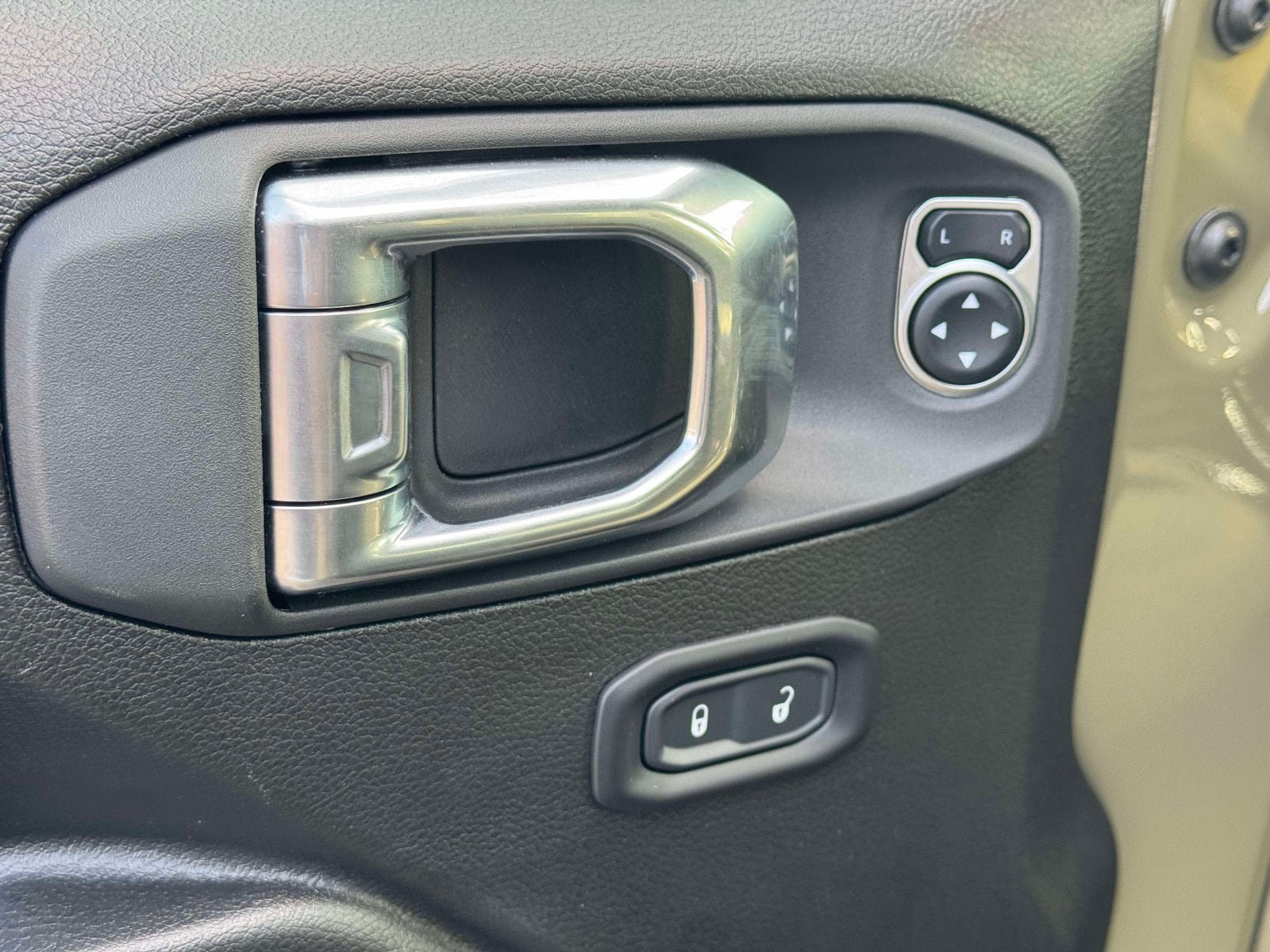 Used 2026 Jeep Wrangler Unlimited Sport AWD/4WD image 17