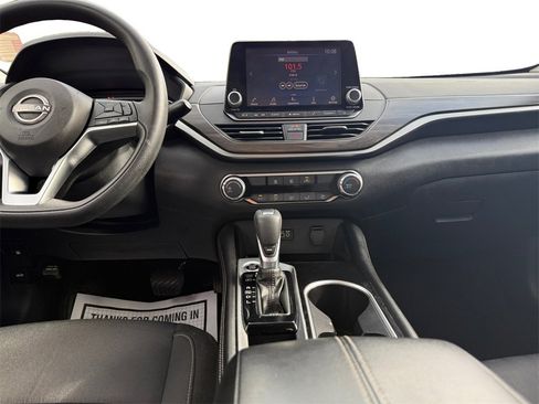 Used 2023 Nissan Altima 2.5 SV image 11