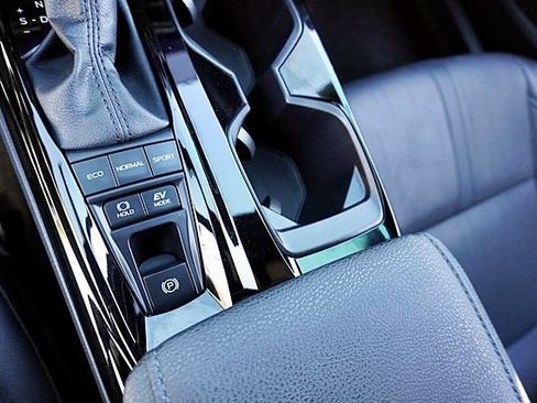 Used 2025 Toyota Camry XSE FWD image 31