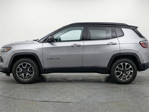 Used 2025 Jeep Compass Trailhawk AWD/4WD image 5