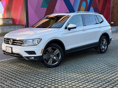 Used 2020 Volkswagen Tiguan SEL image 1