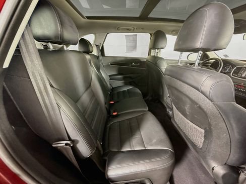 Used 2019 Kia Sorento EX FWD image 35
