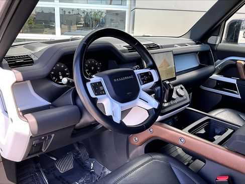 Used 2023 Land Rover Defender 130 SE image 14